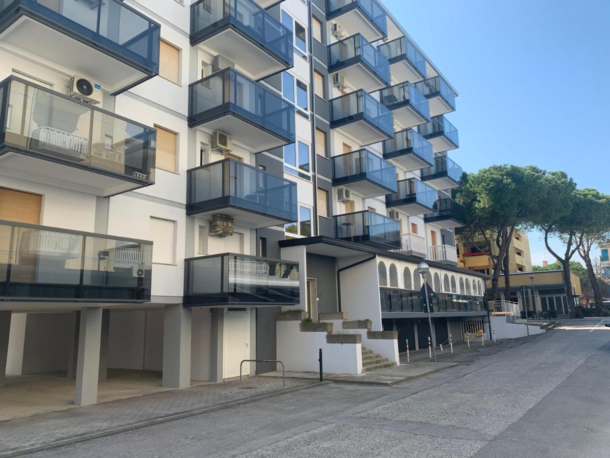 Malibu Apartments Bibione Buitenkant foto